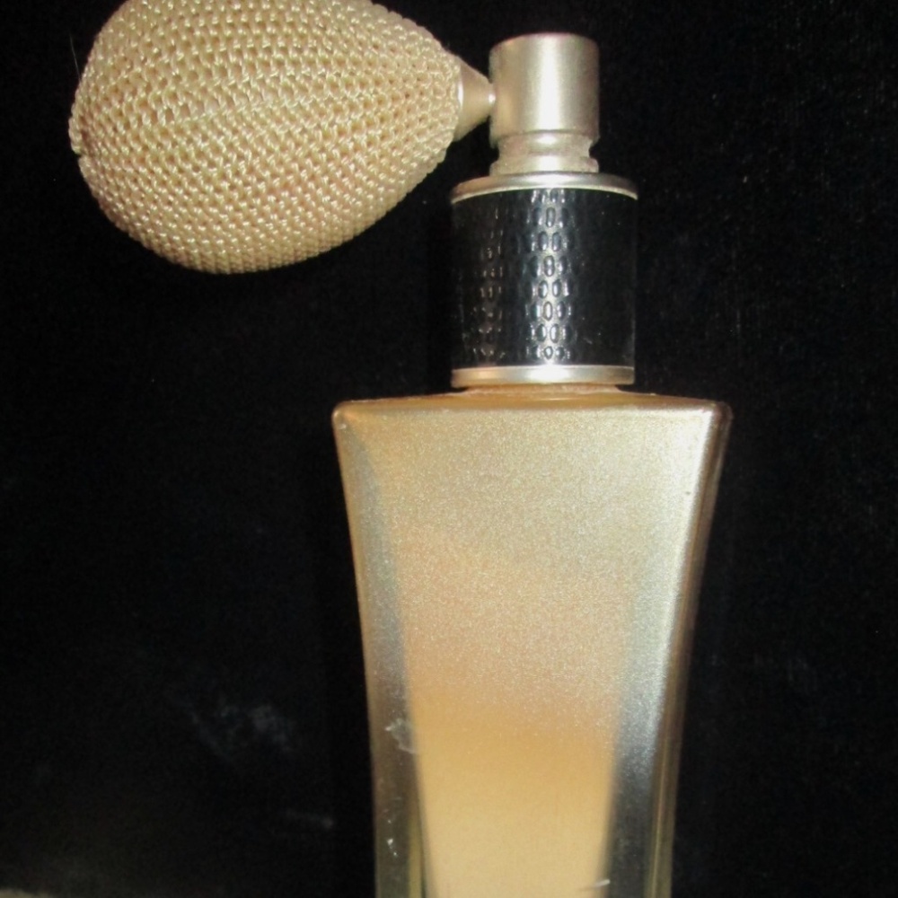 EUC Japanese Cherry Blossom Radiant Powder Spray